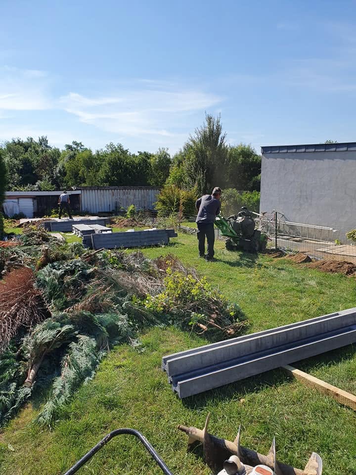 Palissade en béton et gazon en rouleau posés à Grâce-Hollogne par Jardin Passion